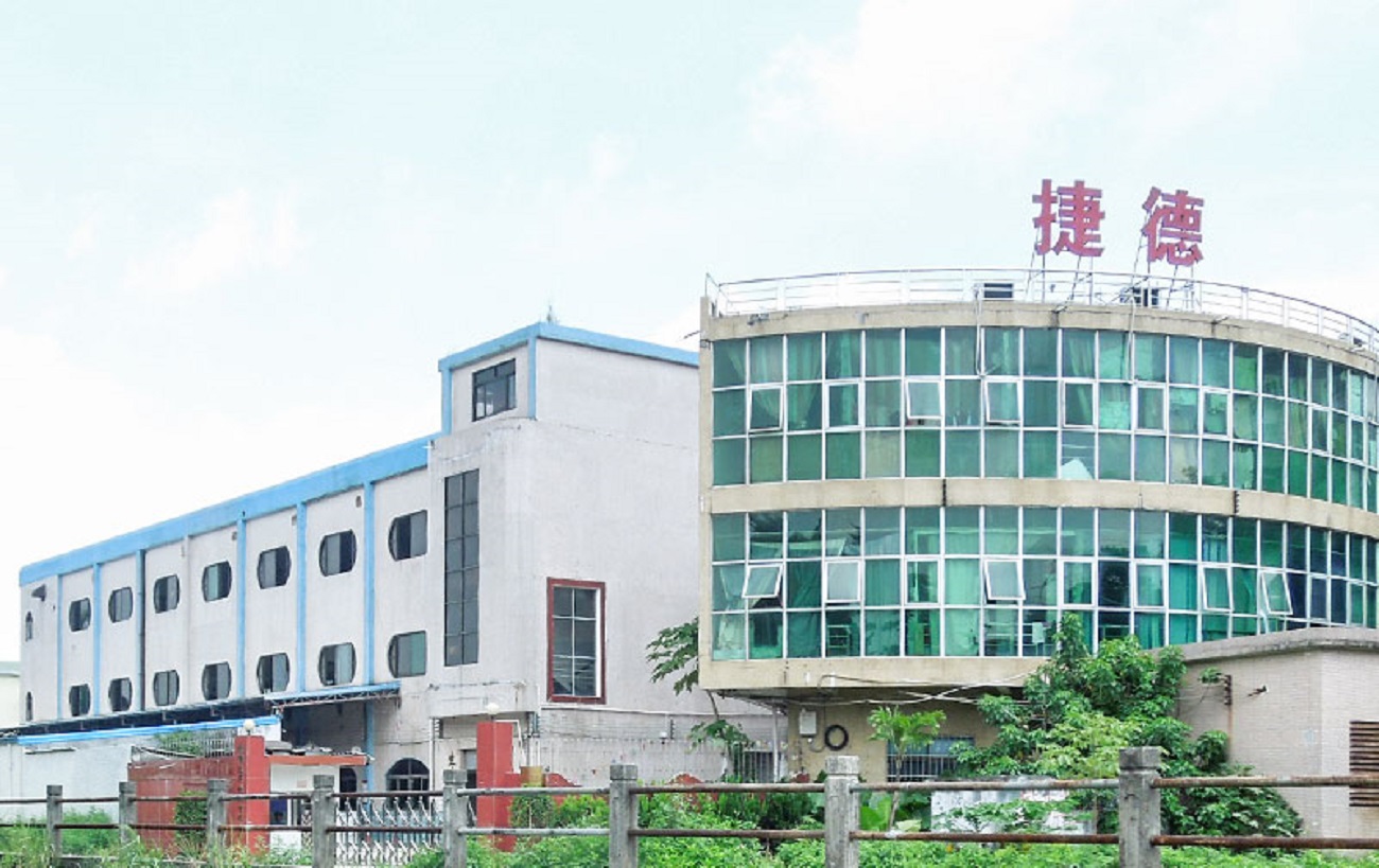 楼顶有“捷德”字样的厂房